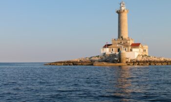 Faro a Led: novità per i porti italiani